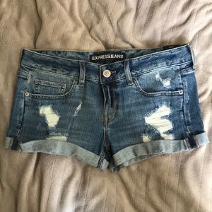 New with tags express low rise shorts sz 4